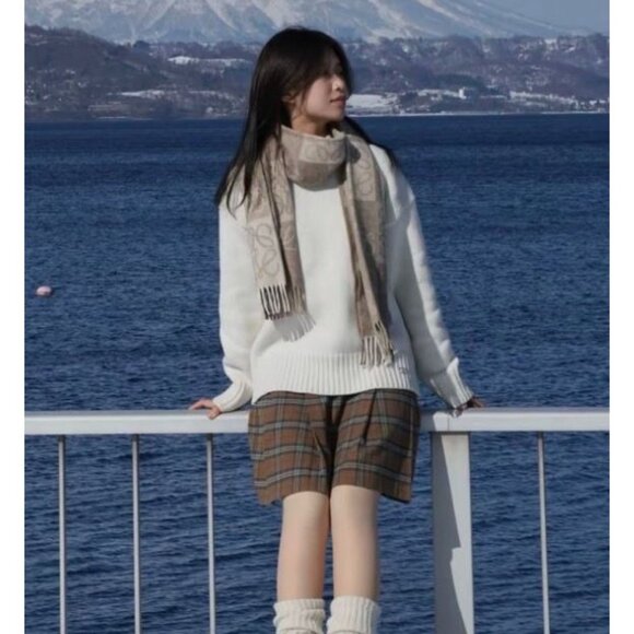 H16197 Loewe Wool Blend Scarf With Monogram Pattern & Fringe Trim - Picture 8 of 8